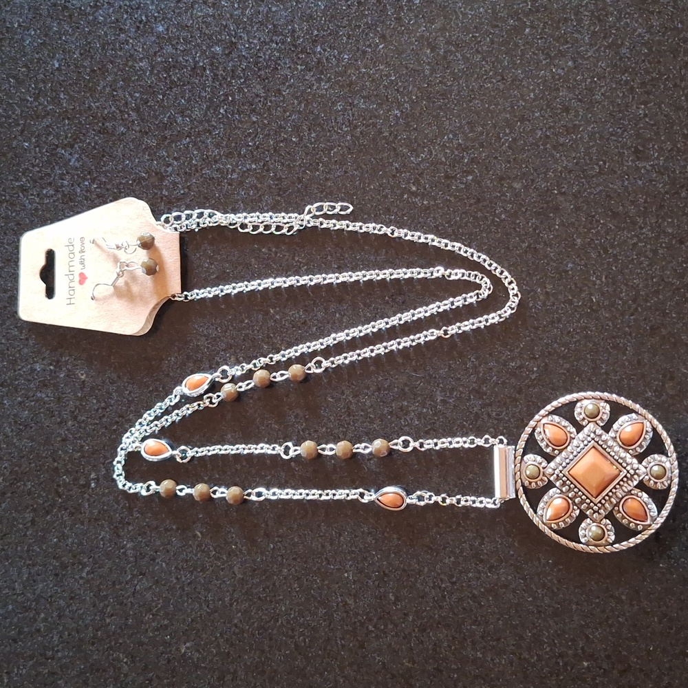 NWT Neckace And Earrings Set